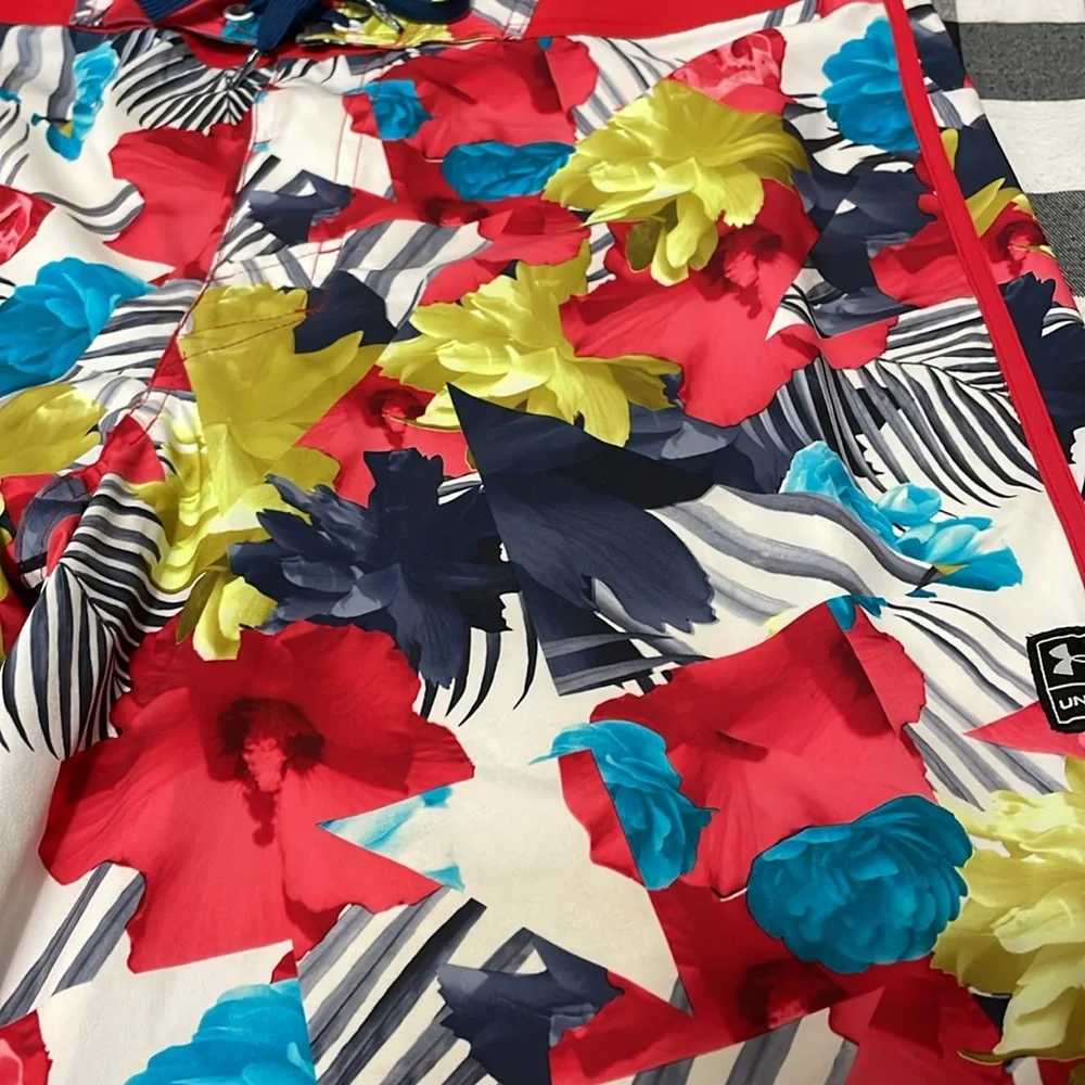 Under Armour Loose Floral Hawaiian Tropical Swim Trunks Size 36 Shorts Red Blue
